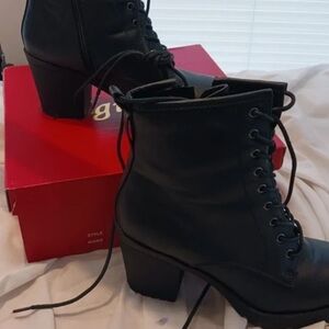 Zigi Soho Black Lace-Up Chunky Heel Ankle Boots